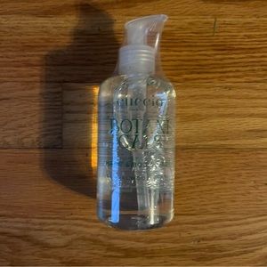 CUCCIO SOMATOLOGY BOTANICALS HYDRATING HAND & BODY WASH SANDALWOOD + SAGE 8OZ.